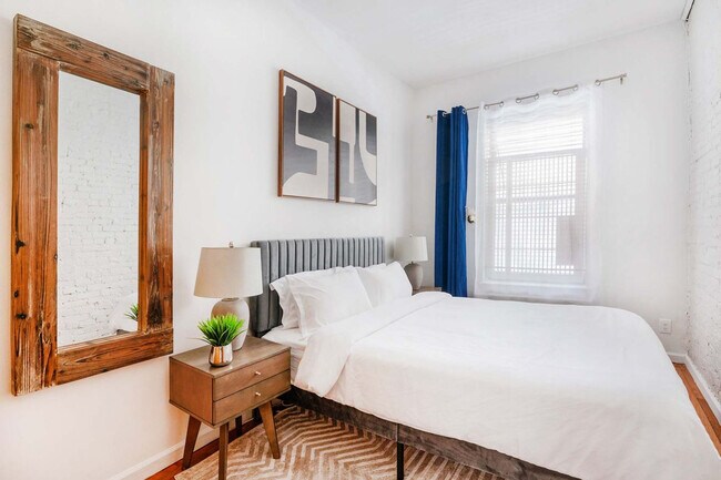 Building Photo - 240 E 26th St