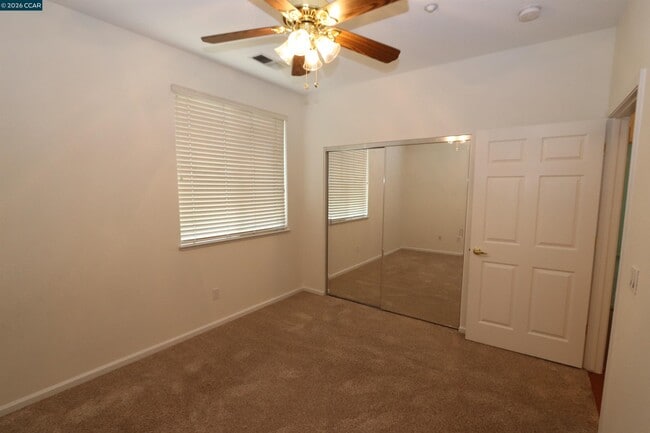 Building Photo - 567 Quindell Way