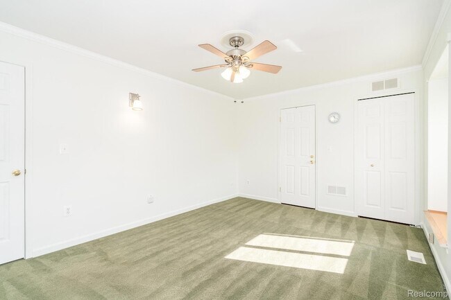 Building Photo - 15566 Dupage Blvd