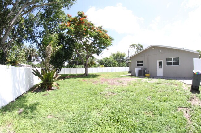 Building Photo - 5349 Van Buren Rd