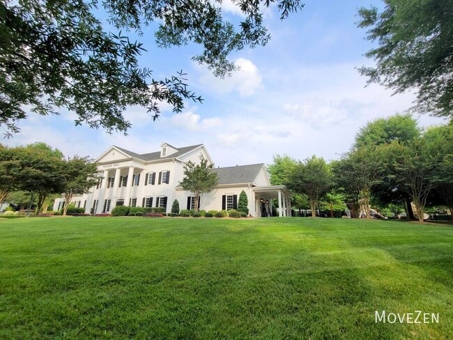 Building Photo - 645 District Ct