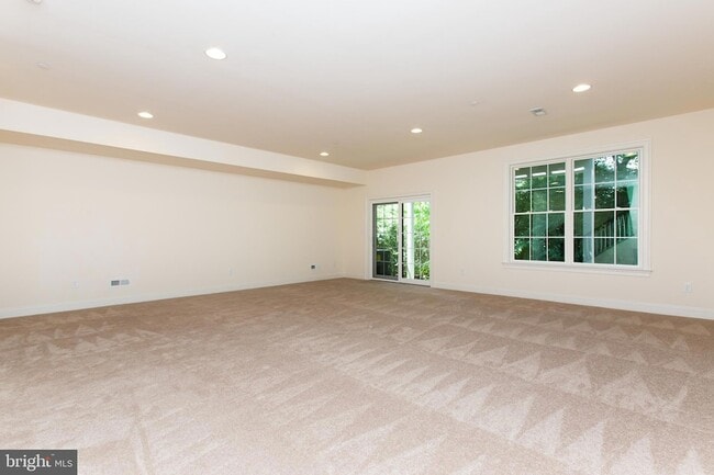 Building Photo - 18 Parkview Cir.
