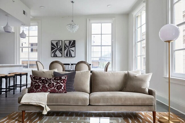 Building Photo - 800 Gravier St