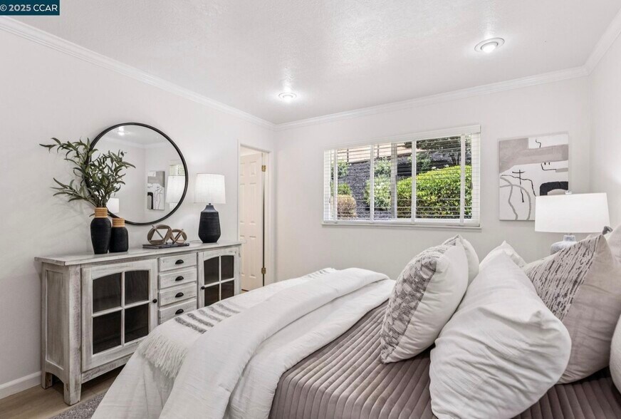 Building Photo - 1600 Springbrook Rd