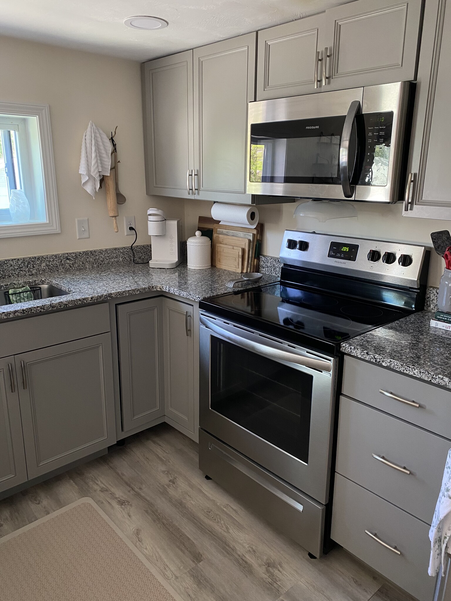 Kitchen - 19D Sigourney St