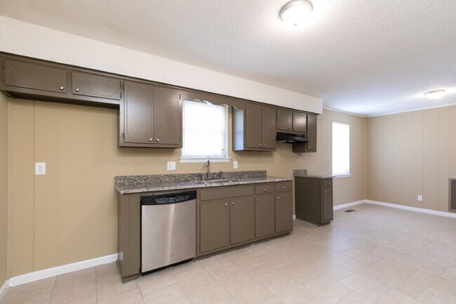 Building Photo - Move-In Ready 4-Bedroom Gem – Comfort & Convenience Combined