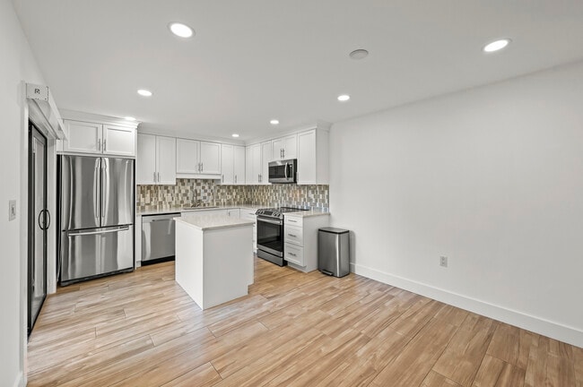 Building Photo - 419 4th Ct