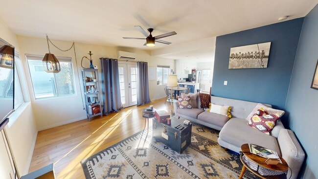 Building Photo - Charming 2-Bedroom Home with Mini Golf Course, Spacious Yard, and Ample Parking