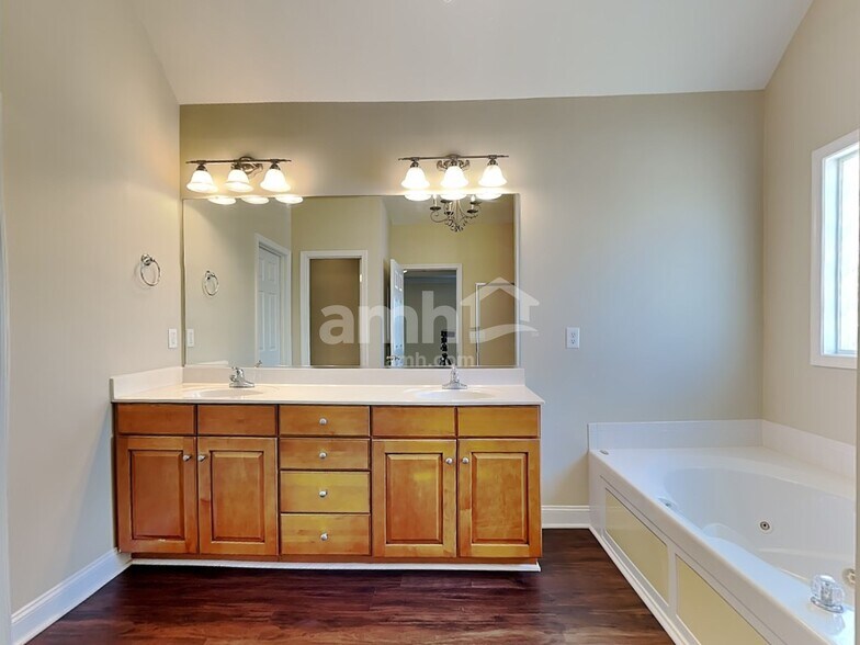 Building Photo - 6730 Brook Stone Ct