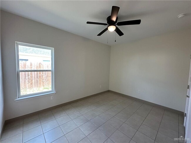 Building Photo - 10 Valley S Cir
