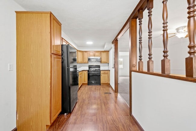 Building Photo - AVAILABLE OCT 1ST!! BEAUTIFUL 4 BEDROOM IN...