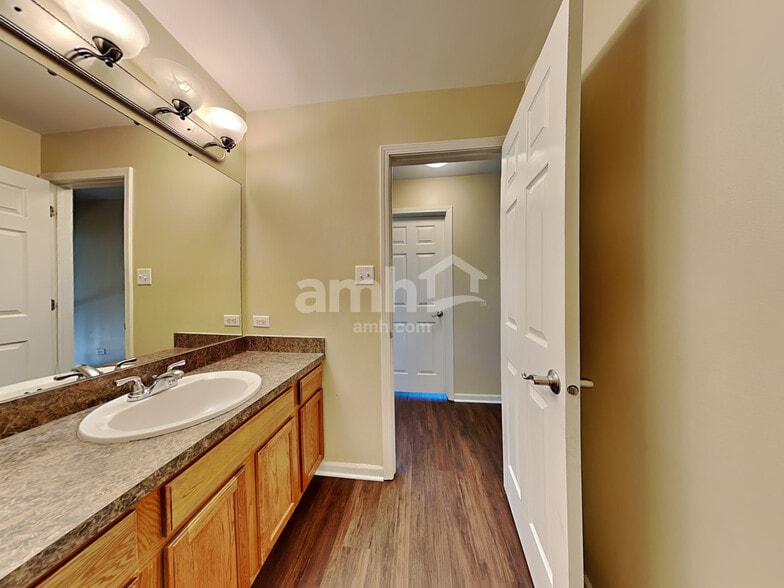 Building Photo - 1306 River Haven Trail