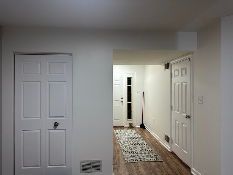 1st floor - 106 Fawn Rdg N