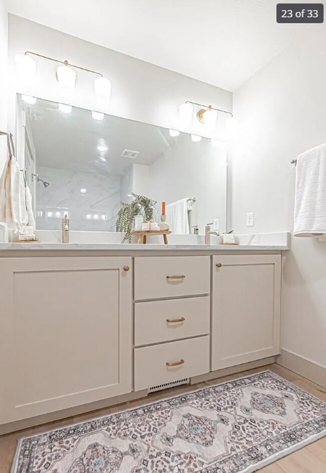 Building Photo - BEAUTIFUL 3 Bed 2.5 Bath Townhome Available!