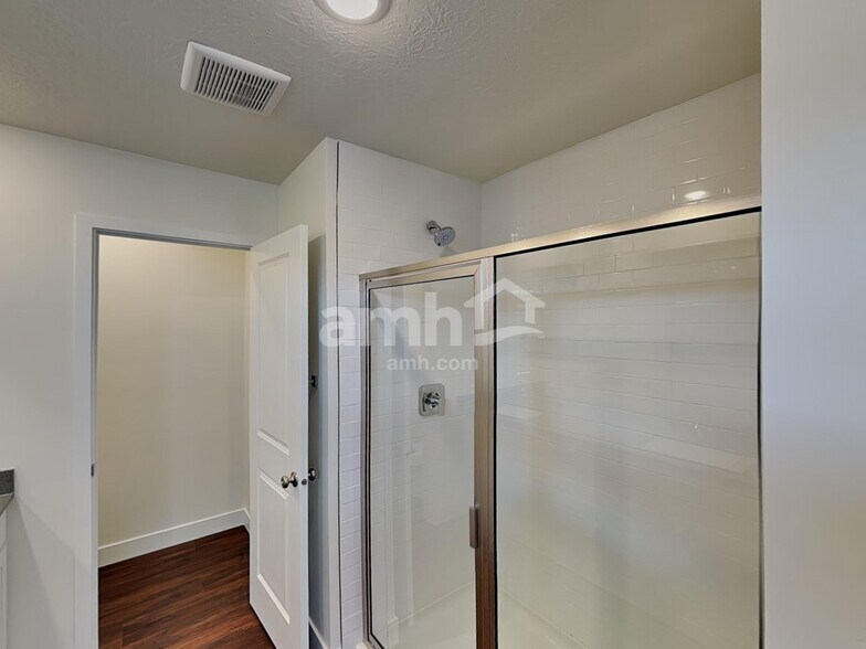 Building Photo - 7123 Woods Rose Dr