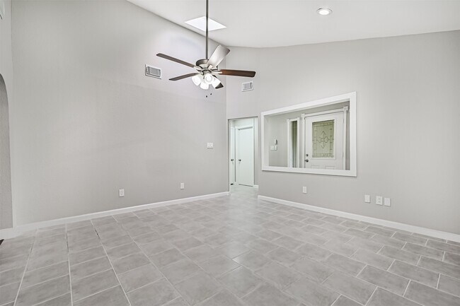 Building Photo - 5220 Krueger Dr