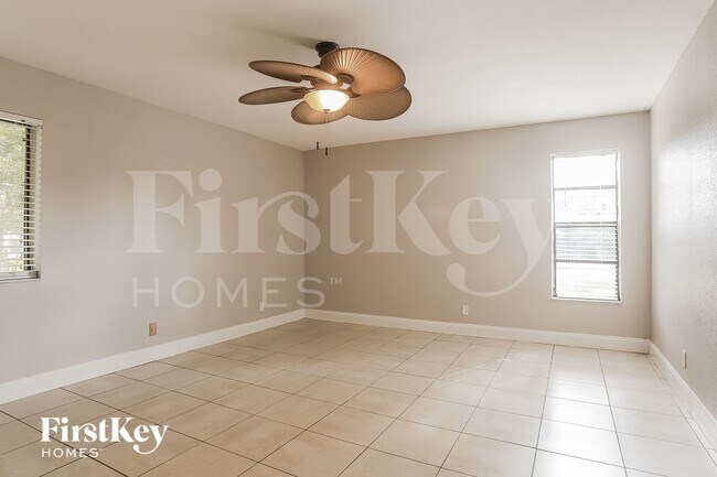 Building Photo - 1013 SW 49th Ave