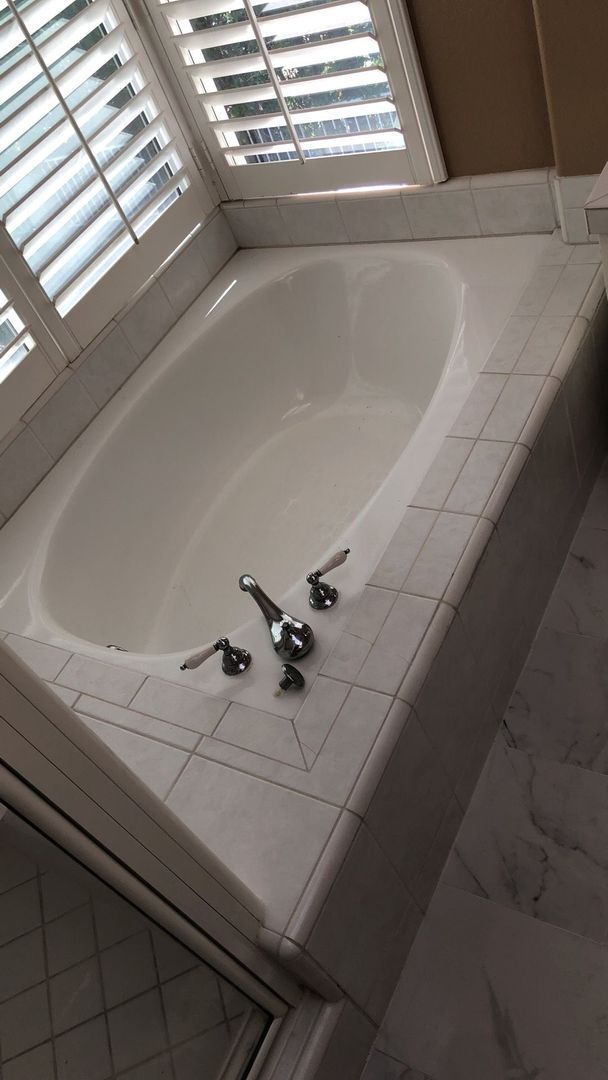 Building Photo - Stunning Sierra Del pro view home!