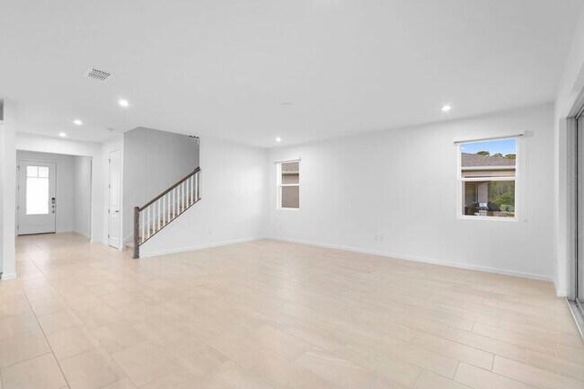Building Photo - 13053 Pergola Ave