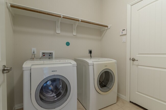 Building Photo - 5 Iris Arbor Ct