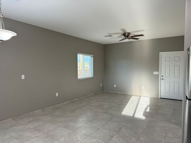 Building Photo - Beautiful Modern 3Bdm 2Ba Home, Easy Access to I-10, Must See!