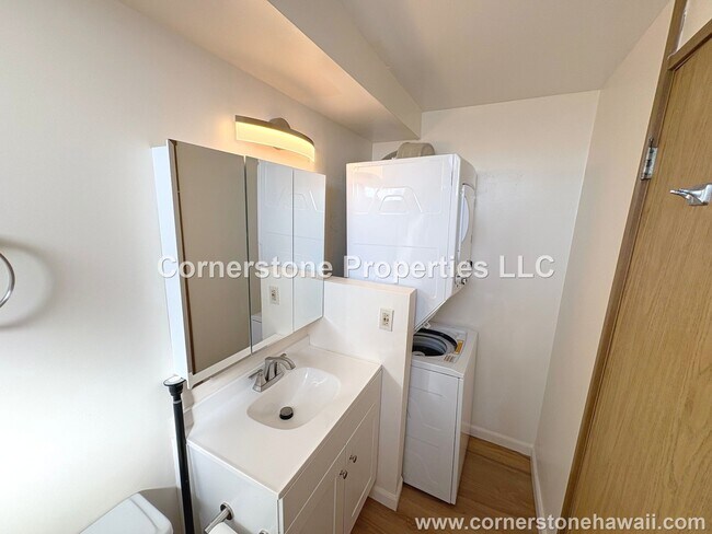 Building Photo - 1060 Kamehameha Hwy