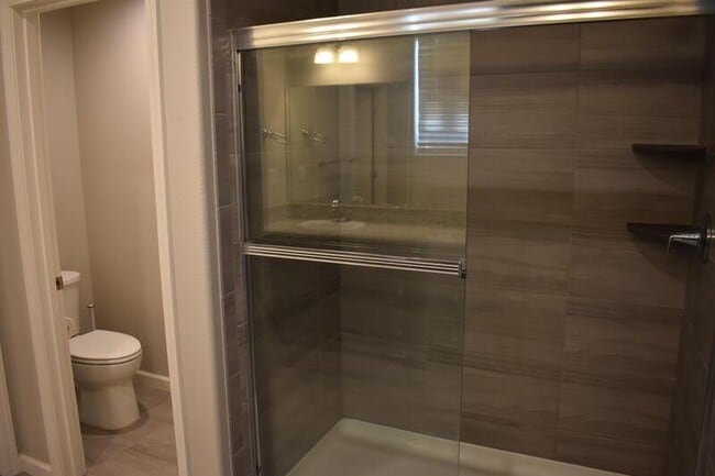 Building Photo - 610 Wood Crest Ave