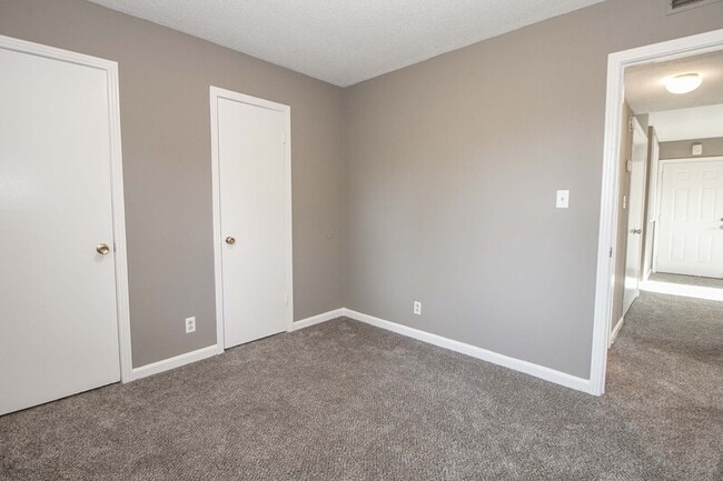 Building Photo - 807 Golf View Pl