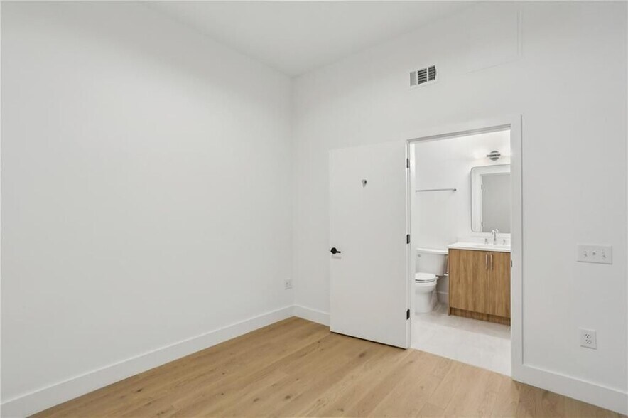 Building Photo - 567 Ponce De Leon Ave NE