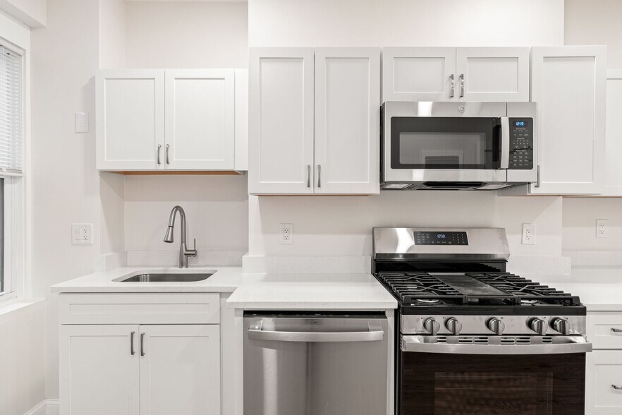 Building Photo - 198 Salem St