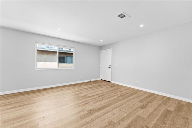 Building Photo - 941 Normandie Ave