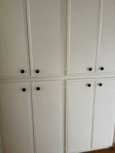 Building Photo - 1034 W 23rd St