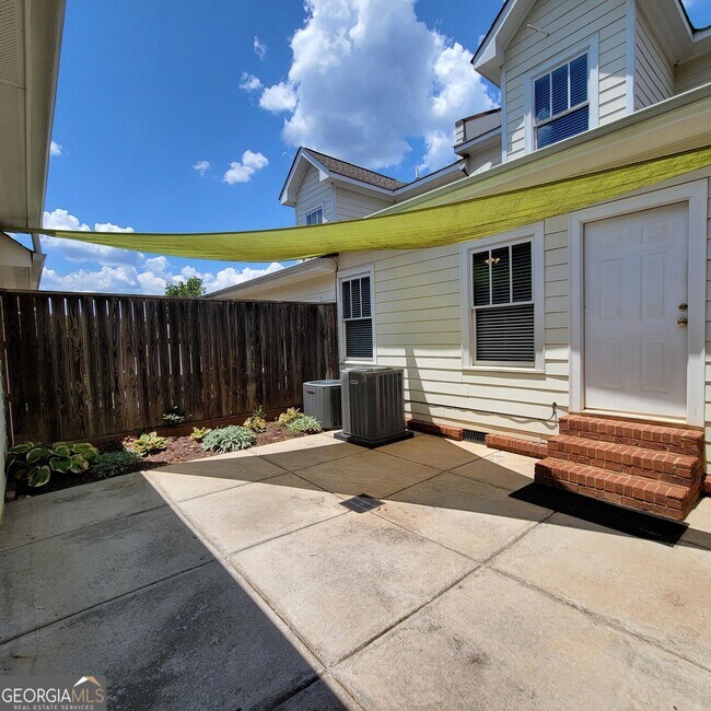 Building Photo - 1111 Surrey Ln