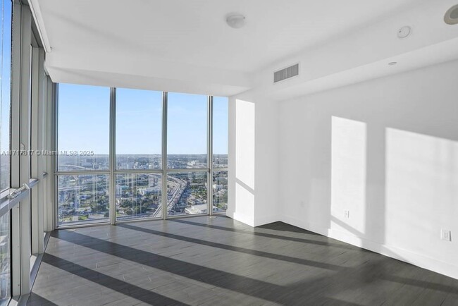 Building Photo - 1100 Biscayne Blvd