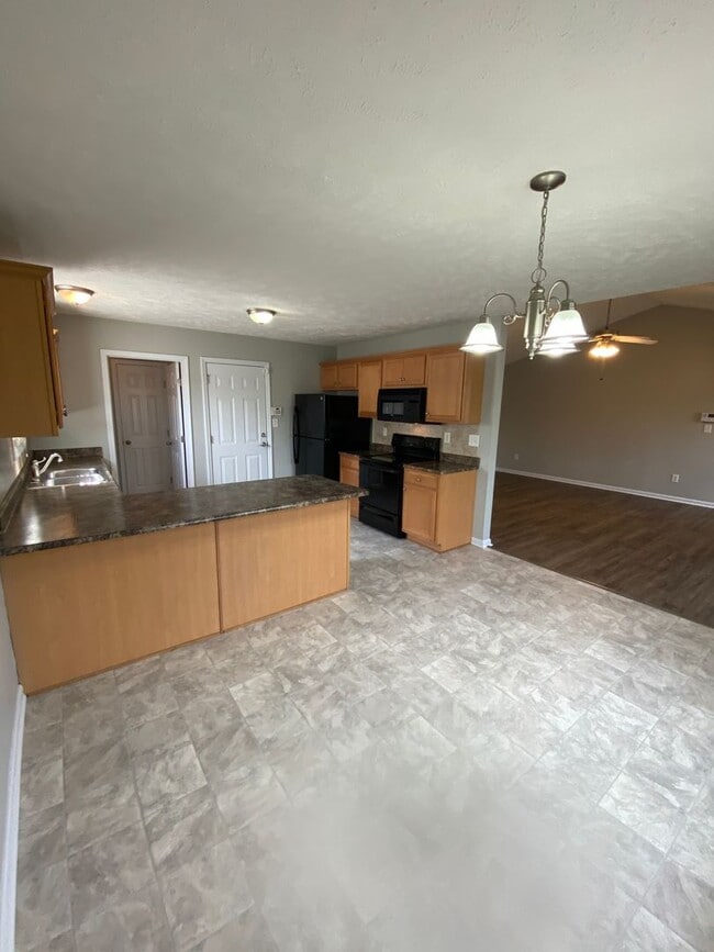 Building Photo - Great Home!  Great Location