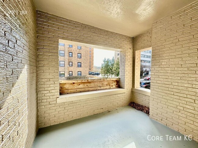 Primary Photo - Charming 2 Bed on the Plaza For Rent