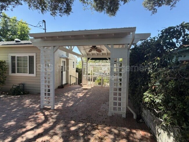Building Photo - 3040 Orange Ave