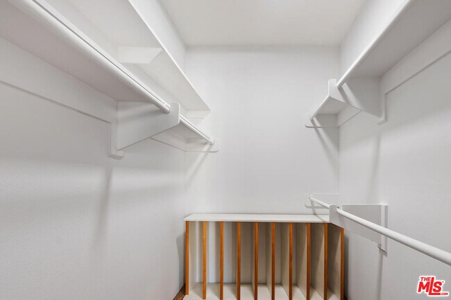 Building Photo - 2102 Century Park Ln