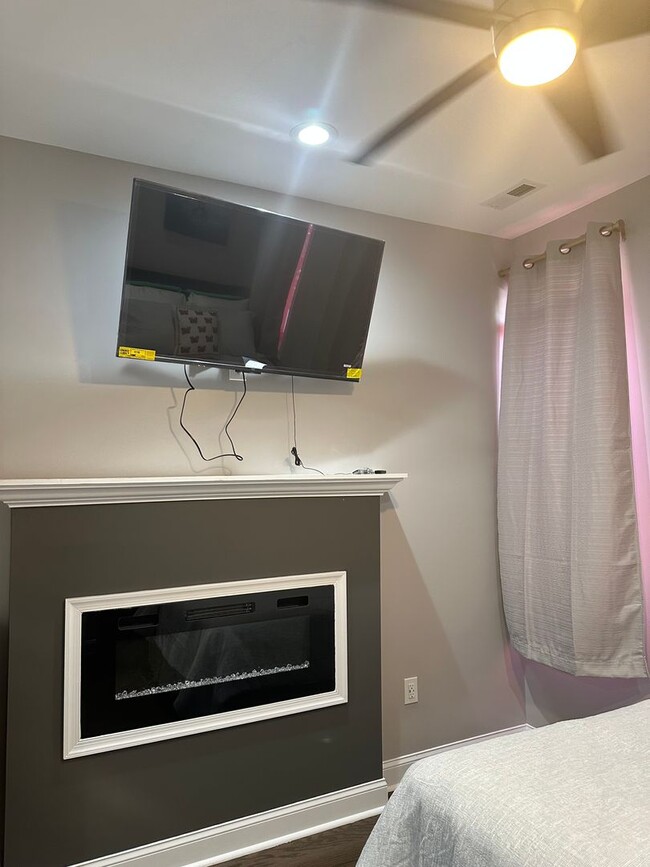 Building Photo - Fully Furnished! Spacious Rooms! Modern Decor! Finished Basement! Central Air! Fireplaces! Availa...