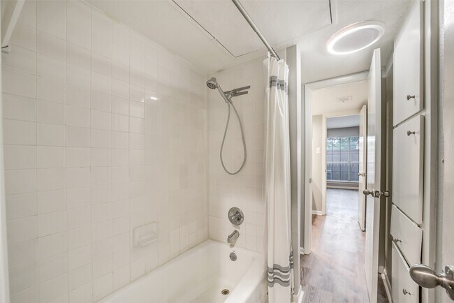 Building Photo - 767 Bering Dr