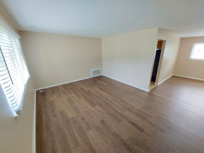 Building Photo - Beautiful 3-Bedroom Home with Spacious Yard in Princess Anne Plaza