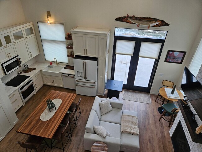 Building Photo - 5913 Lake Edge Rd