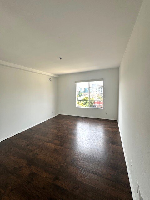 Building Photo - 3861 Vinton Ave