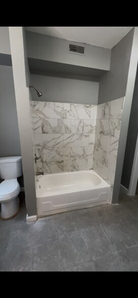 Building Photo - 1231 Mulberry St