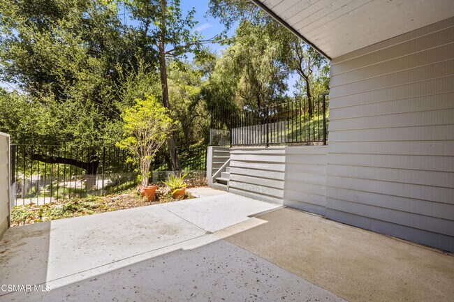 Building Photo - 1408 N View Dr