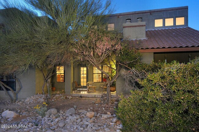 Building Photo - 6651 N Campbell Ave