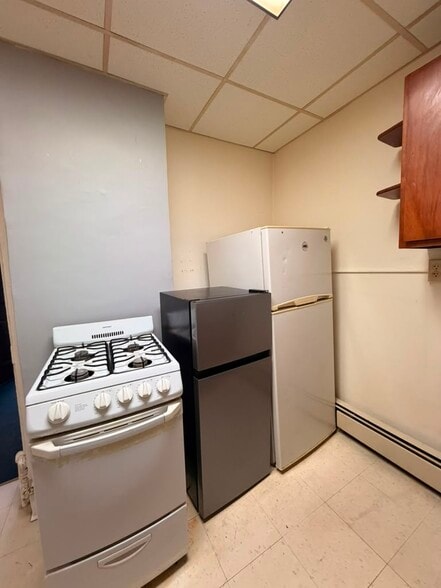 Building Photo - 506 3rd St