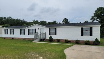 Building Photo - 153 Peak View Rd
