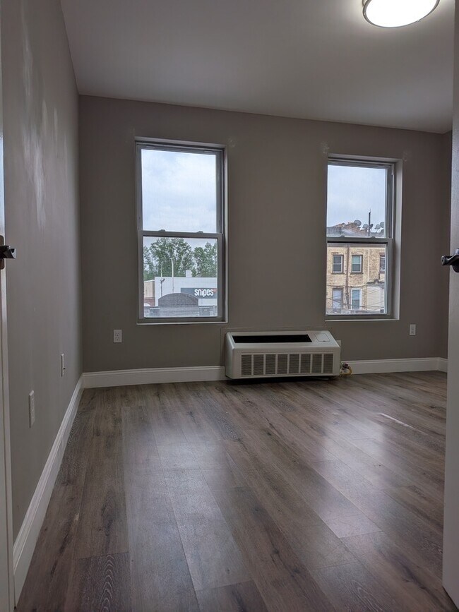 Building Photo - 21 Canfield St