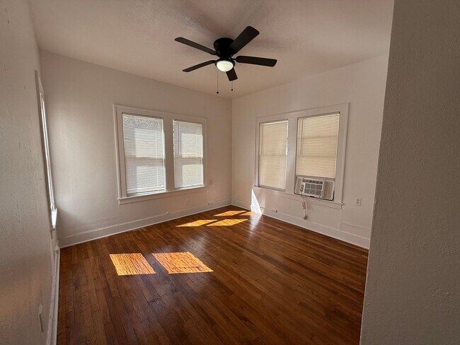 Building Photo - Renovated 3BR Home w/ Hardwood Floors | Water Included – San Antonio